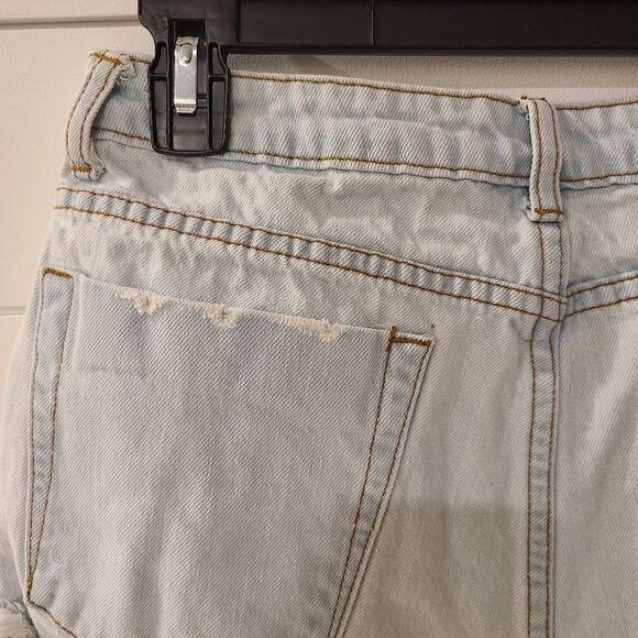 Signature 8 High-Rise Distressed White Denim Shorts Size Large - Picture 6 of 12